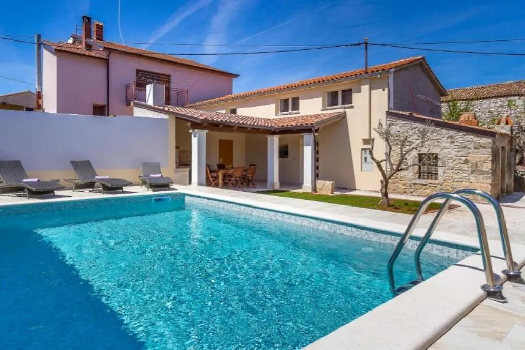 Holiday home Wunderschoene Villa Mit Privatem Pool, Klima, Wlan Valtura Croatia