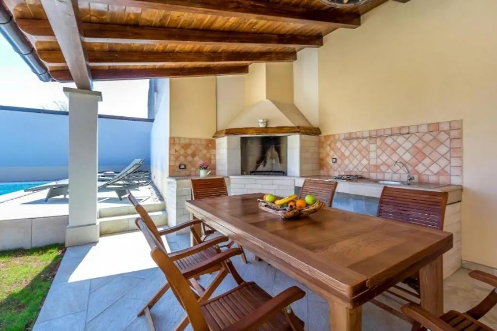 Wunderschoene Villa Mit Privatem Pool, Klima, Wlan Valtura